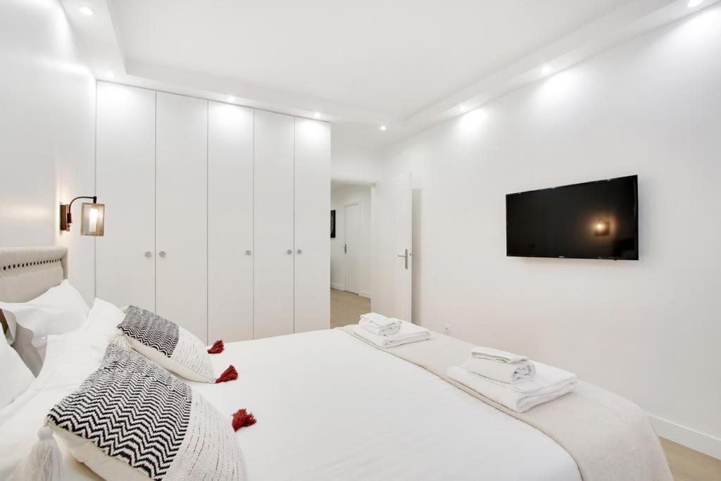 Trocadero/ Eiffel Tower - 3 Bedrooms- All New! ปารีส ภายนอก รูปภาพ