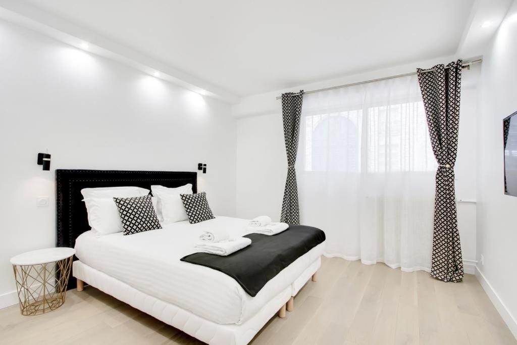 Trocadero/ Eiffel Tower - 3 Bedrooms- All New! ปารีส ภายนอก รูปภาพ