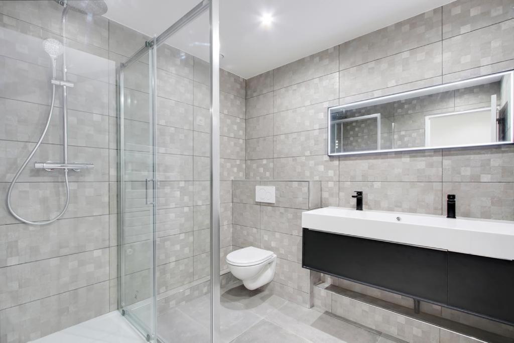Trocadero/ Eiffel Tower - 3 Bedrooms- All New! ปารีส ภายนอก รูปภาพ