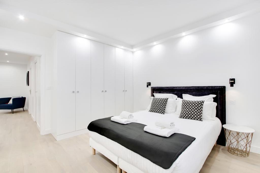 Trocadero/ Eiffel Tower - 3 Bedrooms- All New! ปารีส ภายนอก รูปภาพ